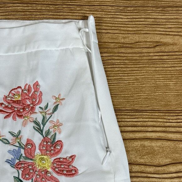 Joy & Co Embroidered Mini Skirt Women’s Size Large Floral Pattern White - Picture 10 of 15